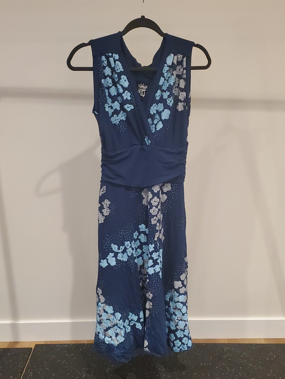 Lilikoi - Blue Floral V-Neck Sleeveless Dress